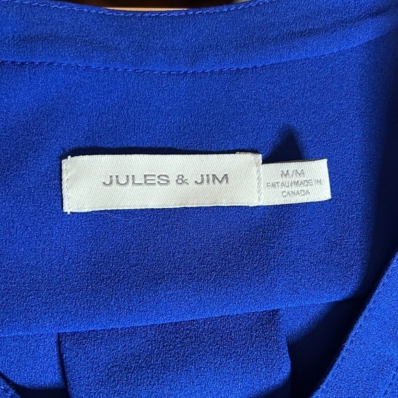 Jules & Jim Long Sleeved Blouse Roll Tab Cuff Size Medium - Picture 9 of 10